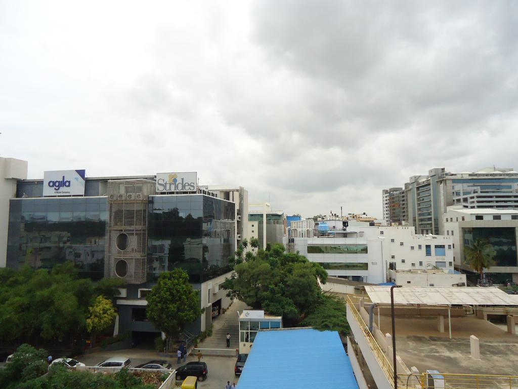 Hotel Sri Sai Comforts Bangalore Exterior foto