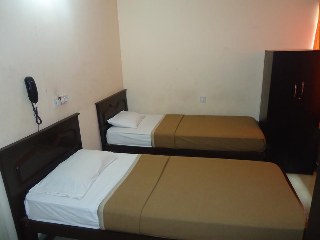 Hotel Sri Sai Comforts Bangalore Exterior foto