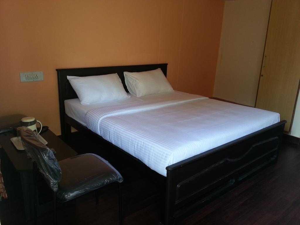 Hotel Sri Sai Comforts Bangalore Zimmer foto