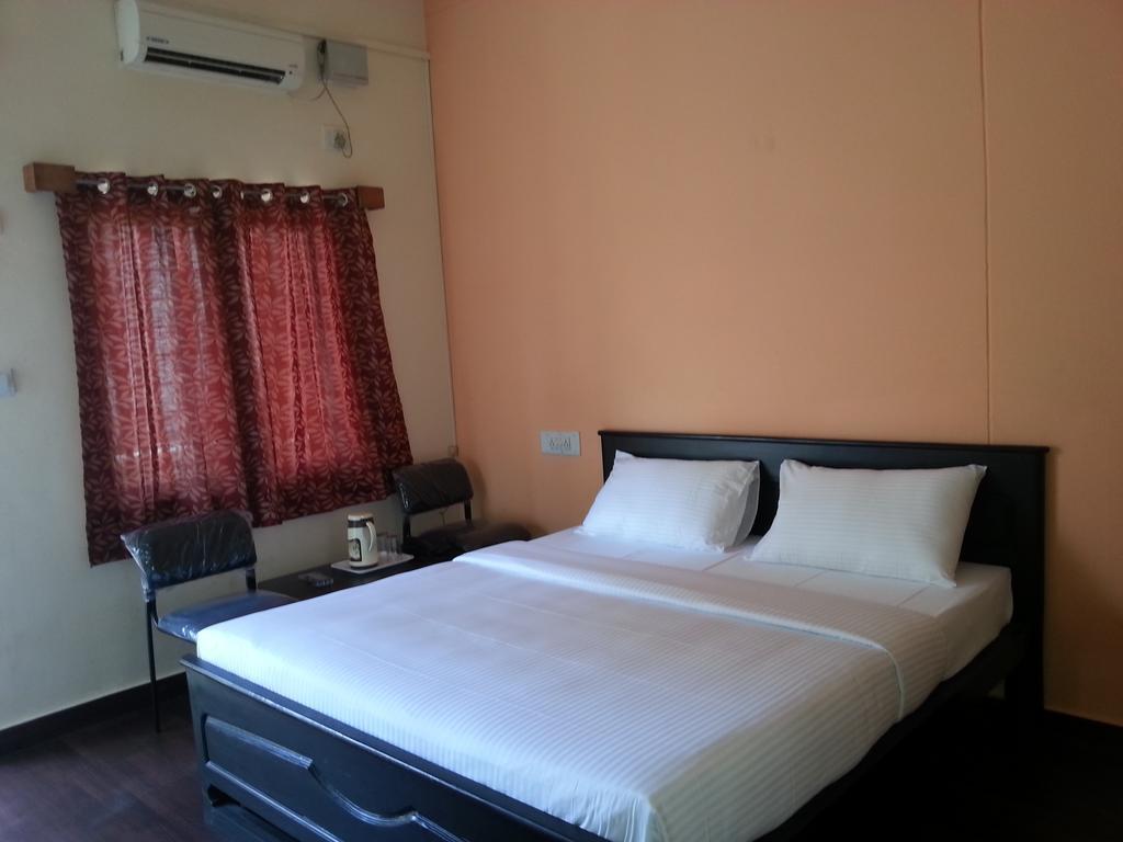Hotel Sri Sai Comforts Bangalore Zimmer foto